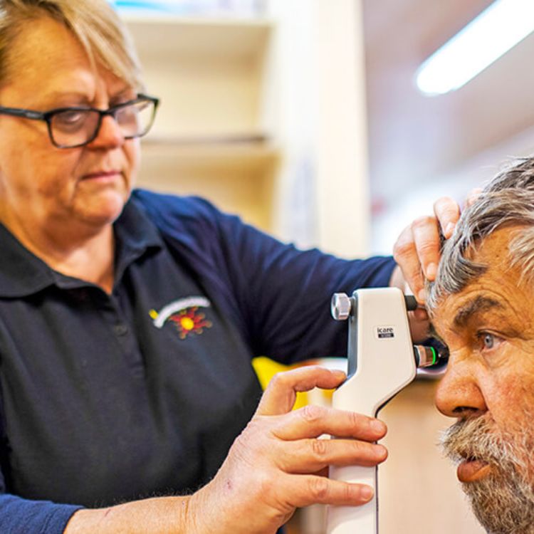fred hollows foundation: patients eyes
