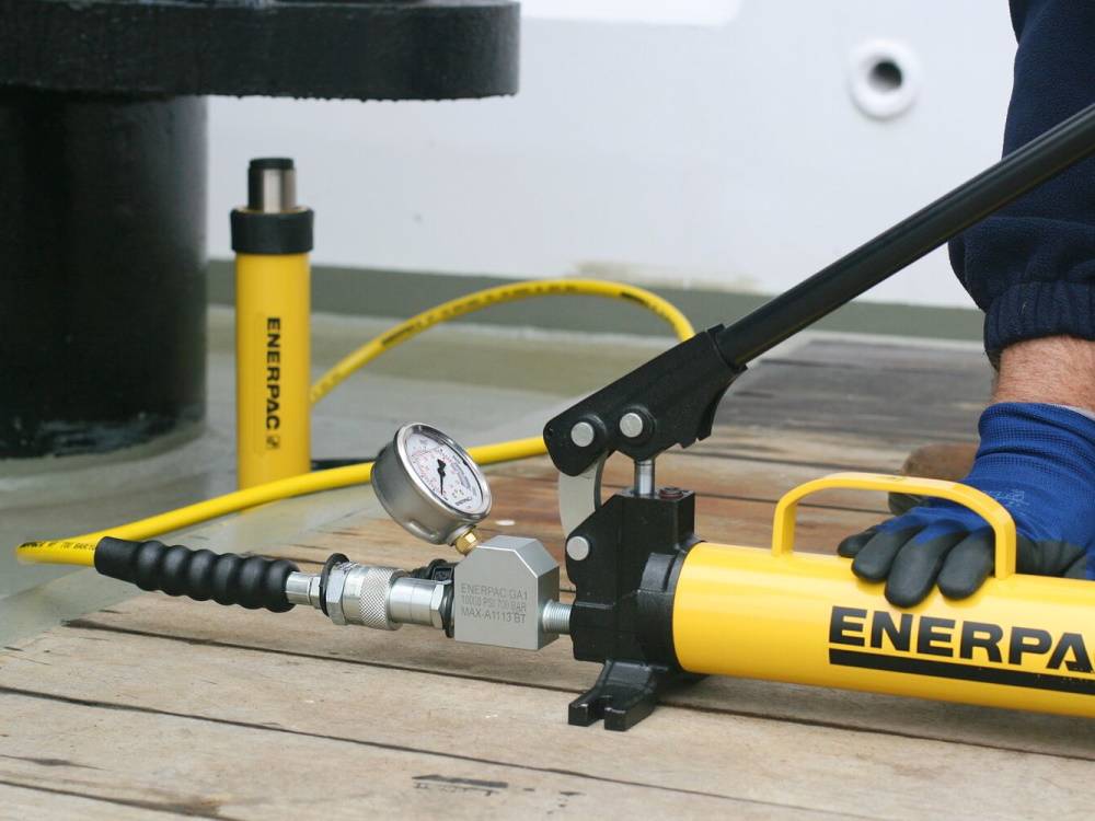 Single vs 2 Speed Hydraulic Hand Pumps
